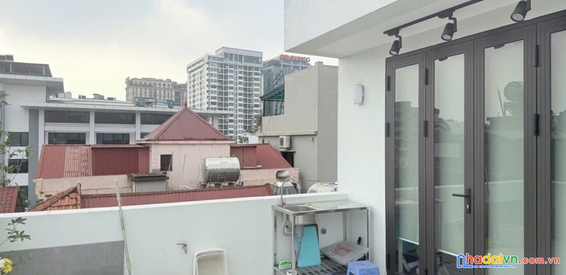 Bán nhà phố trần quang diệu 63m, 7 tầng, mt 5.2m. giá: 28.5 tỷ. lh: 0937158386