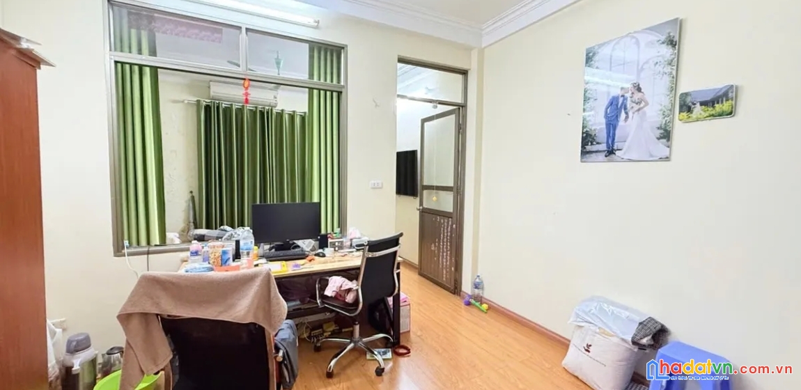 Bán nhà hào nam. đống đa. dt 42m2. mt 4,1m. 4 tầng. giá 8,86 tỷ. 