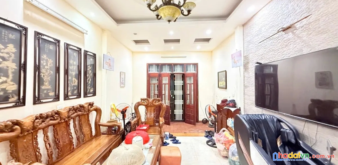 Bán nhà hào nam. đống đa. dt 42m2. mt 4,1m. 4 tầng. giá 8,86 tỷ. 