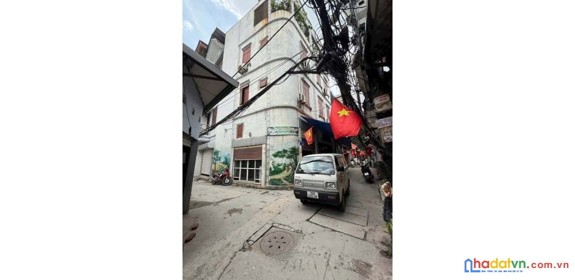 Nhà phân lô đường cầu giấy - lô góc 2 mặt ngõ - vf3 đỗ cửa - ngõ thông - 36m2x3t - 7.5tỷ
