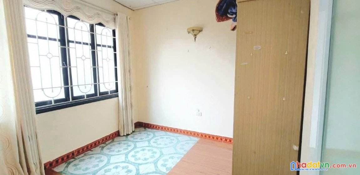 Nhà phân lô đường cầu giấy - lô góc 2 mặt ngõ - vf3 đỗ cửa - ngõ thông - 36m2x3t - 7.5tỷ
