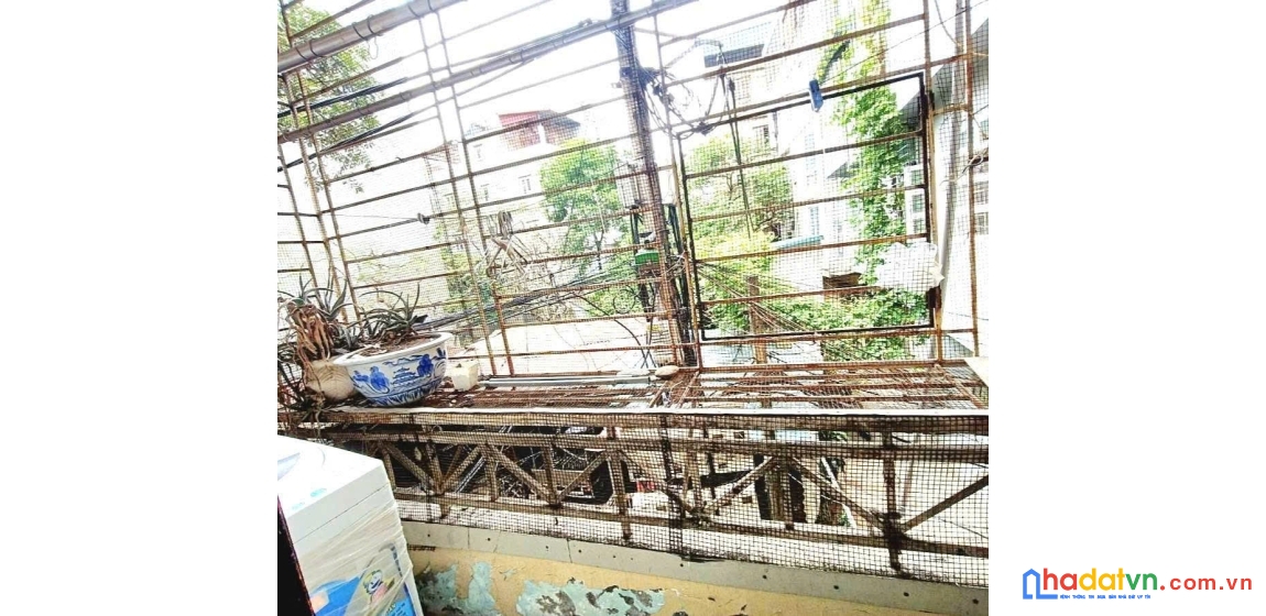 Nhà phân lô đường cầu giấy - lô góc 2 mặt ngõ - vf3 đỗ cửa - ngõ thông - 36m2x3t - 7.5tỷ
