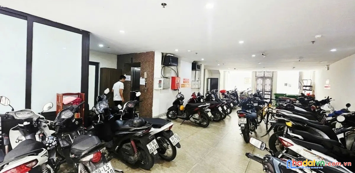 Bán nhà hoàng quốc việt. cầu giấy. thang máy. lô góc. ôtô. dt 181m2. mt 12,5m. giá 89,6 tỷ.
