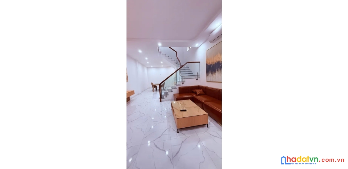 Bán nhà hoàng hoa thám. ba đình. dt 58m2. mt 4,9m. 3 tầng. giá 8,56 tỷ.