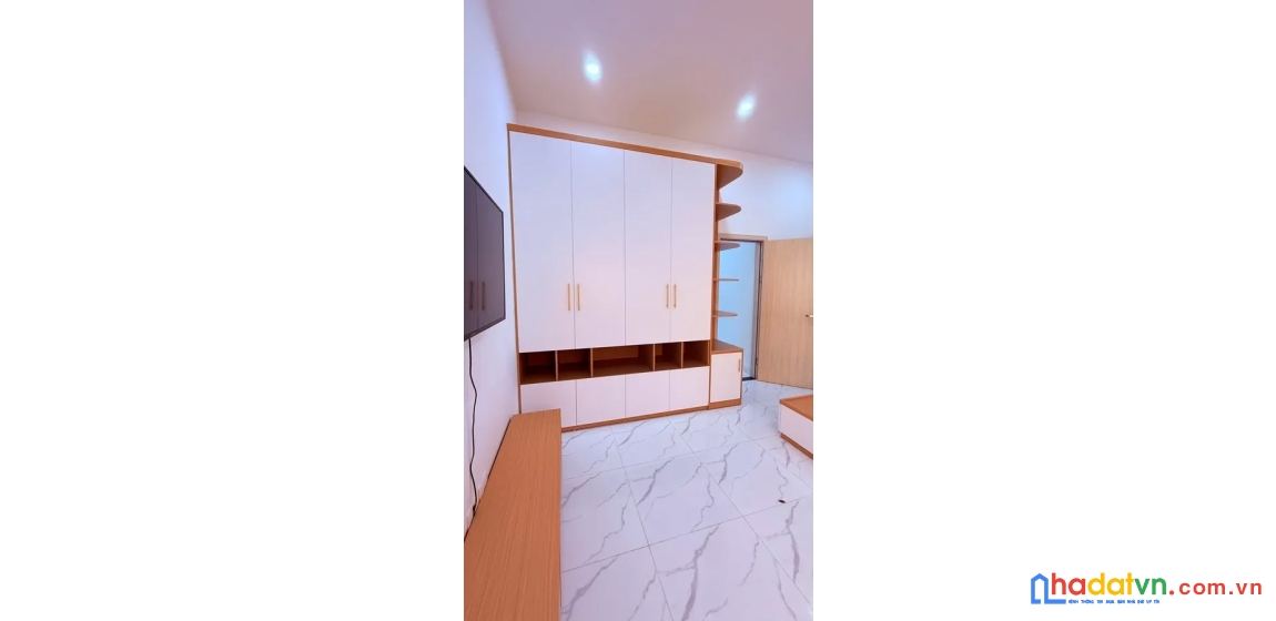 Bán nhà hoàng hoa thám. ba đình. dt 58m2. mt 4,9m. 3 tầng. giá 8,56 tỷ.