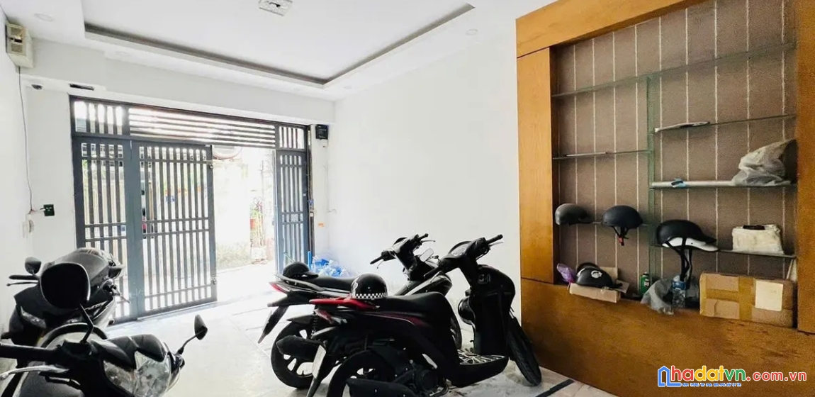 Bán nhà hoàng quốc việt. cầu giấy. 6 tầng thang máy. ô tô. dt 52m2. mt 3,6m. giá 17,4 tỷ.
