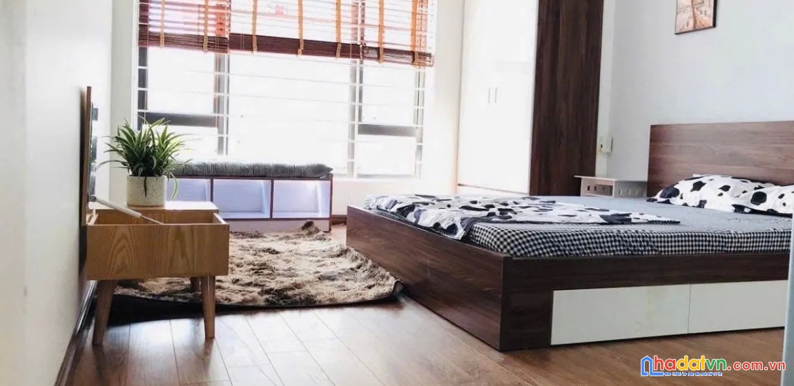 Bán nhà hoàng quốc việt. cầu giấy. 6 tầng thang máy. ô tô. dt 52m2. mt 3,6m. giá 17,4 tỷ.