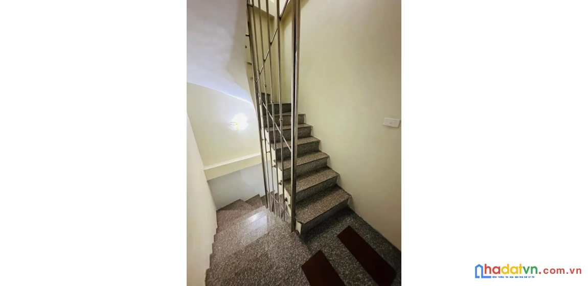 Bán nhà nguyễn khánh toàn. cầu giấy. dt 32m2. mt 5,4m. 6 tầng. giá 9,15 tỷ.