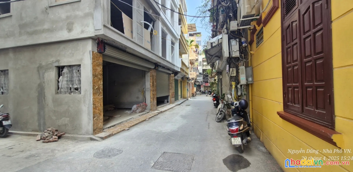 Bán nhà hoàng quốc việt. cầu giấy. 5 tầng thang máy. ô tô. dt 30m2. mt 4m. giá 9,45 tỷ.