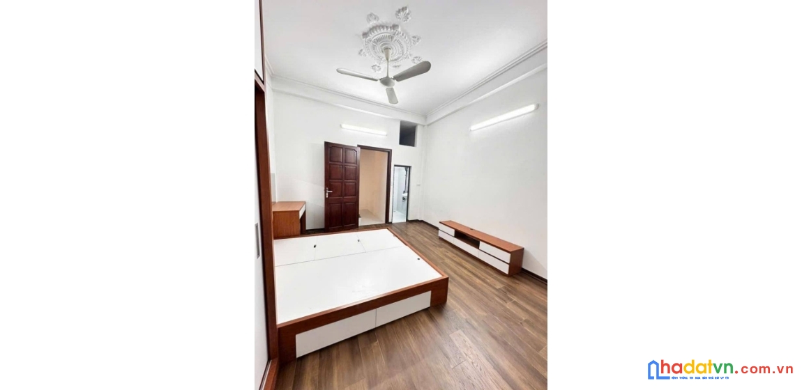 Nhà phân lô đường cầu giấy - oto 5 tạ đỗ cửa - ngõ nông - gần phố - full nội thất - dt 30m2x4t mt4m - 8.5tỷ 