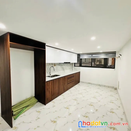 Bán nhà thái hà. đống đa. 6 tầng thang máy. dt 40m2. mt 4.2m. giá 18,7 tỷ. 