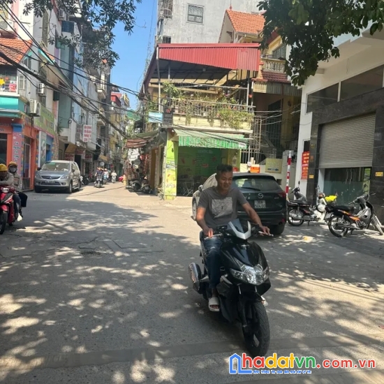 Bán nhà phạm văn đồng. bắc từ liêm. 8 tầng thang máy. ô tô. dt 99m2. mt 4,3m. giá 41,6 tỷ.