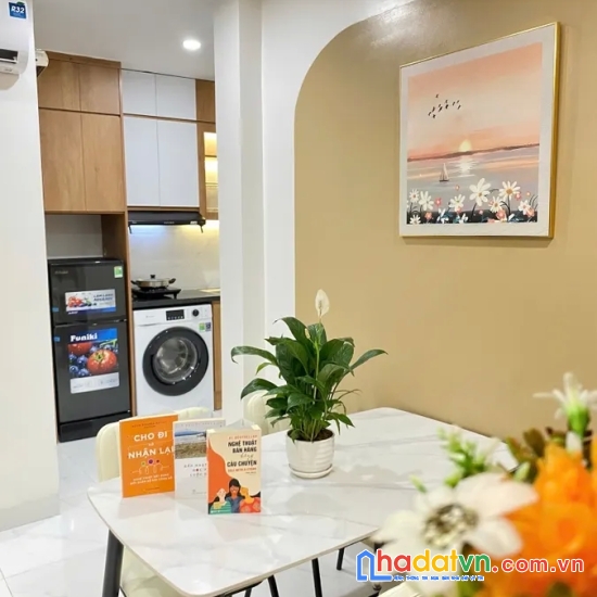 Bán nhà giáp bát. hoàng mai. 8 tầng thang máy. dt 57m2. mt 4m. giá 15,1 tỷ. 