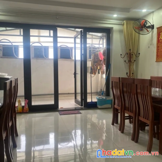 Bán nhà hoàng cầu. đống đa. 6 tầng thang máy. ô tô. vỉa hè. dt 80m2. mt 5m.  giá 43,8 tỷ.