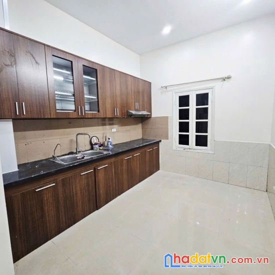 Nhà hồ tùng mậu - lô góc thoáng sáng - oto 5 tạ đua nhau - ngõ thông kd - 30mx5t - 8.2 tỷ