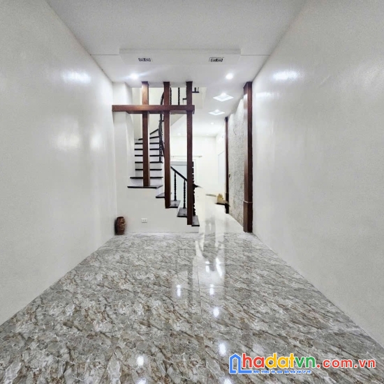 Nhà hồ tùng mậu - lô góc thoáng sáng - oto 5 tạ đua nhau - ngõ thông kd - 30mx5t - 8.2 tỷ