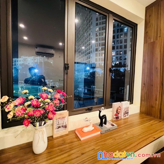 Nhà phân lô chuẩn-ô tô tránh - kinh doanh - view sân bóng - 2 thoáng vĩnh viễn 