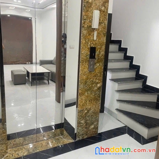 Nhà đẹp xuân thuỷ-vị trí cực đẹp, ba bước ra phố, ngõ nông thông, trung tâm hót. tiện ích ngập tràn.