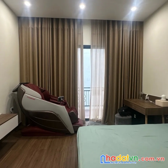 Bán nhà thông phong. đống đa. ô tô. dt 51m2. mt 4,1m. 5 tầng. giá 19,9 tỷ.