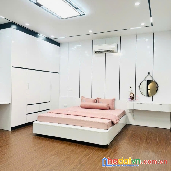 Nhà phân lô nguyễn ngọc vũ - ba gác chạy qua nhà - sát phố 