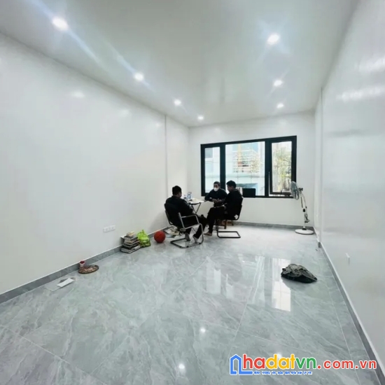 Bán nhà nguyễn trãi. thanh xuân. 7 tầng thang máy. ô tô. dt 63m2. mt 3,7m. giá 20,4 tỷ.