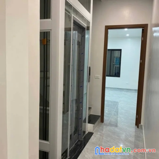 Bán nhà nguyễn trãi. thanh xuân. 7 tầng thang máy. ô tô. dt 63m2. mt 3,7m. giá 20,4 tỷ.