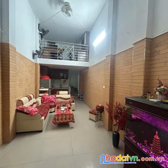 Bán nhà chợ khâm thiên. đống đa. lô góc. dt 28m2. mt 2,9m. 3 tầng. giá 6,16 tỷ.