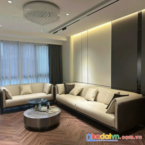 Bán nhà lạc long quân. cầu giấy. 7 tầng thang máy. ô tô. dt 62m2. mt 4.3m.  giá 37.6 tỷ.