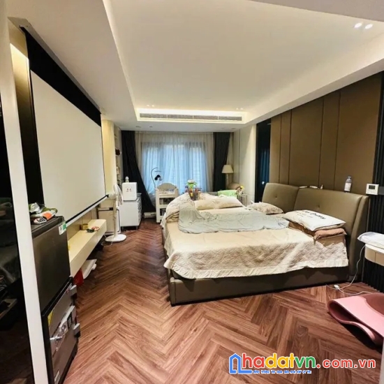 Bán nhà lạc long quân. cầu giấy. 7 tầng thang máy. ô tô. dt 62m2. mt 4.3m.  giá 37.6 tỷ.