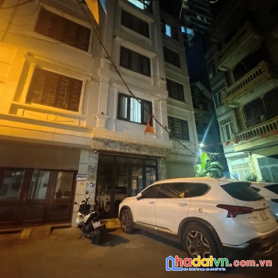 Bán nhà lạc long quân. cầu giấy. 7 tầng thang máy. ô tô. dt 62m2. mt 4.3m.  giá 37.6 tỷ.