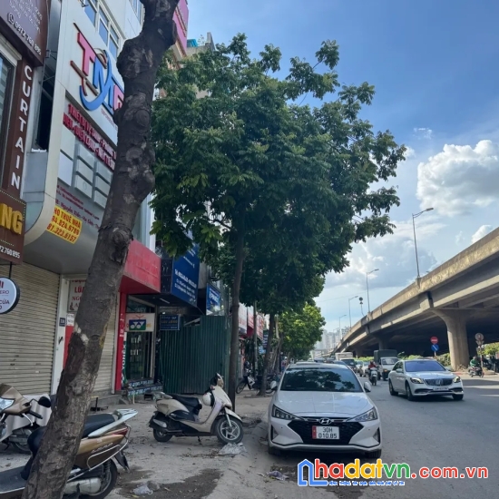 Bán nhà 1 mặt phố 1 mặt ngõ nguyễn xiển. thanh xuân. thang máy. ô tô. dt 82m2. giá 40.8 tỷ.