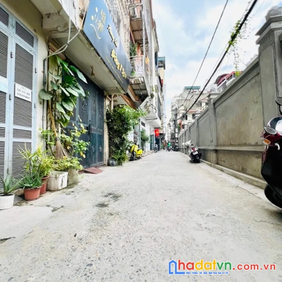 Bán nhà vũ ngọc phan. đống đa. ô tô. dt 38m2. mt 3.7m. 5 tầng. giá 13.7 tỷ.