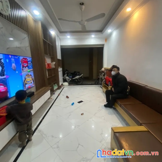 Bán nhà kim giang. hoàng mai. dt 30m2. mt 3.3m. 5 tầng. giá 7.8 tỷ.
