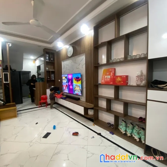 Bán nhà kim giang. hoàng mai. dt 30m2. mt 3.3m. 5 tầng. giá 7.8 tỷ.