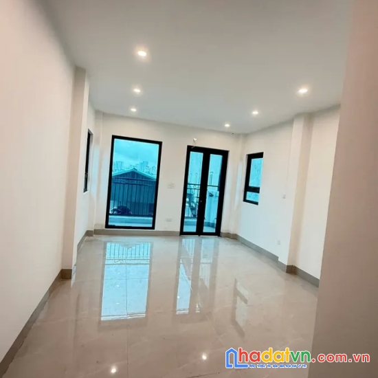 Bán nhà kim giang. hoàng mai. 7 tầng thang máy. ô tô. dt 38m2. mt 3.8m. giá 12.7 tỷ.