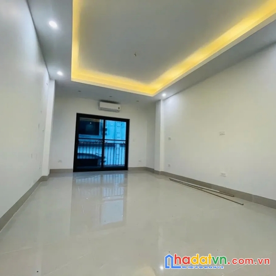 Bán nhà kim giang. hoàng mai. 7 tầng thang máy. ô tô. dt 38m2. mt 3.8m. giá 12.7 tỷ.