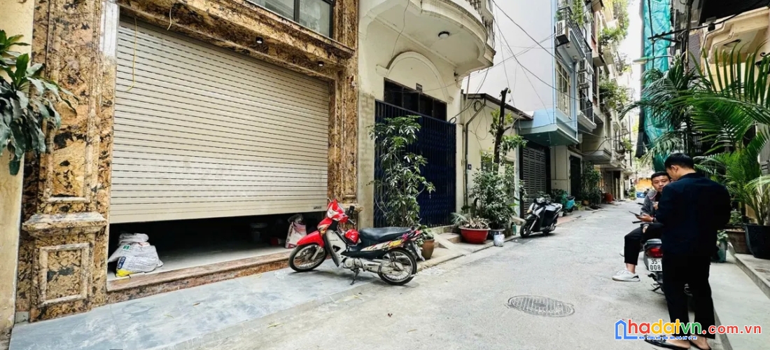 Bán nhà trần quốc hoàn. cầu giấy. 7 tầng thang máy. ô tô. vỉa hè. dt 40m2. mt 4m. giá 21.5 tỷ.
