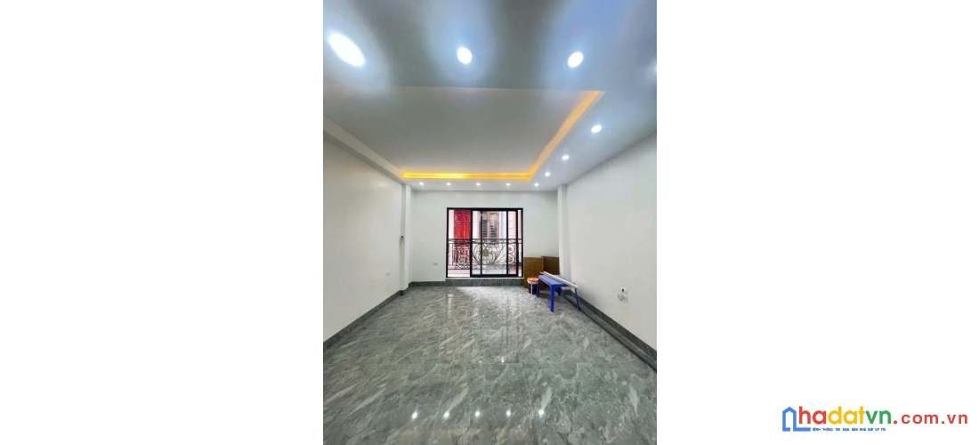 Bán nhà nguyễn đình hoàn. cầu giấy. 6 tầng thang máy. ô tô. dt 45m2. mt 4.3m. giá 18.5 tỷ.