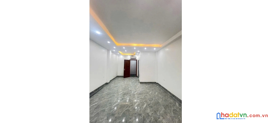 Bán nhà nguyễn đình hoàn. cầu giấy. 6 tầng thang máy. ô tô. dt 45m2. mt 4.3m. giá 18.5 tỷ.