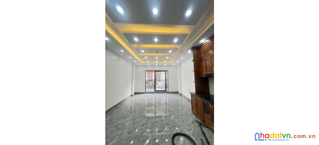 Bán nhà nguyễn đình hoàn. cầu giấy. 6 tầng thang máy. ô tô. dt 45m2. mt 4.3m. giá 18.5 tỷ.