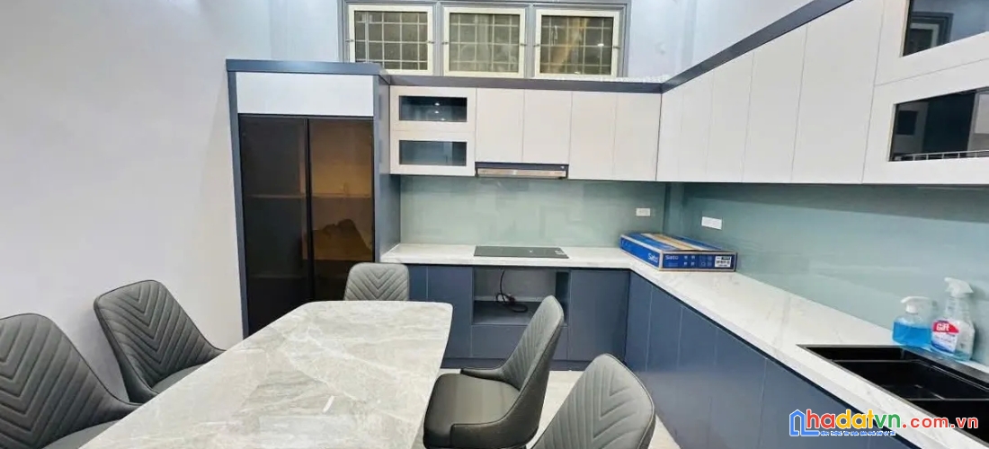 Bán nhà kim đồng. hoàng mai. 5 tầng thang máy. ô tô. dt 50m2. mt 3.7m. giá 16.9 tỷ.