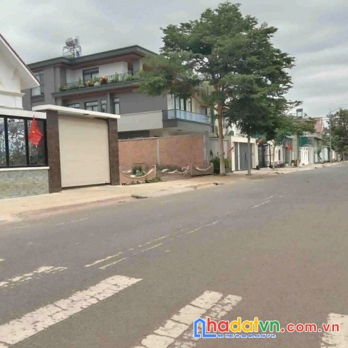 1 lô đất quá đẹp, mặt tiền tôn thất thuyết, lô 90, trung tâm đức trọng, lâm đồng