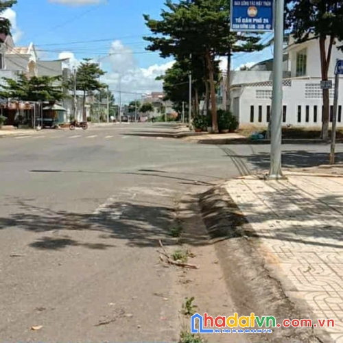 1 lô đất quá đẹp, mặt tiền tôn thất thuyết, lô 90, trung tâm đức trọng, lâm đồng