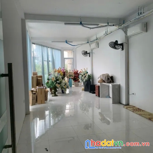 Nhà mặt phố võ chí công. cầu giấy. thang máy. ô tô. vỉa hè. dt 65m2. mt 8m. giá 30.8 tỷ