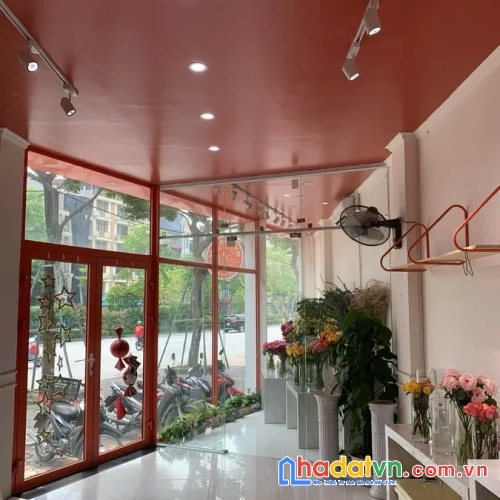 Nhà mặt phố võ chí công. cầu giấy. thang máy. ô tô. vỉa hè. dt 65m2. mt 8m. giá 30.8 tỷ