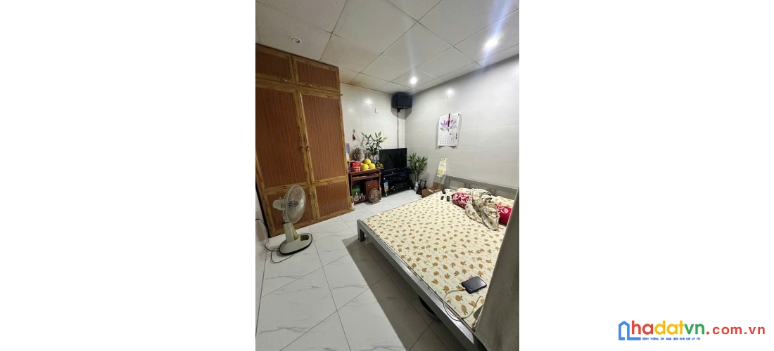 Bán căn hộ tập thể tầng 1 ở chợ 8/3