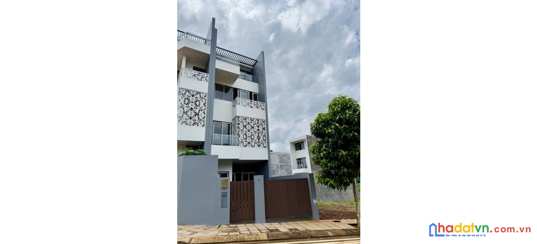 Bán nhà phố 4 tầng 125m2 - trung tâm phố buôn ma thuột