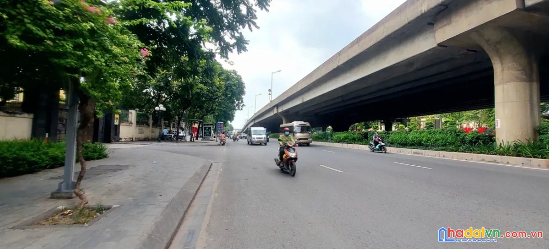 Bán nhà mặt phố khuất duy tiến. thanh xuân. lô góc. ô tô. vỉa hè. dt 156m2. giá 67.6 tỷ