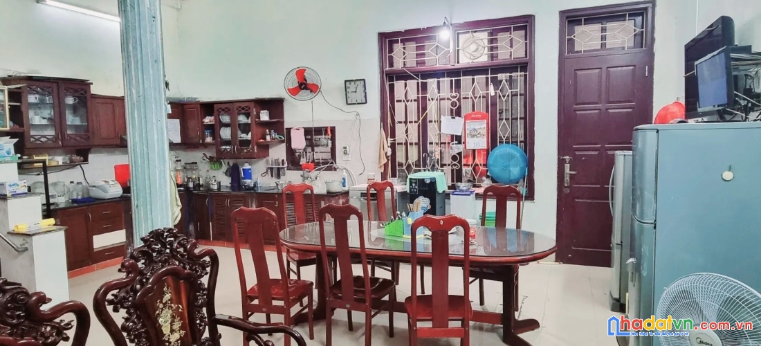 Bán nhà đường cầu giấy. cầu giấy. ô tô. dt 161m2. mt 7.7m. 4 tầng. giá 45.8 tỷ.