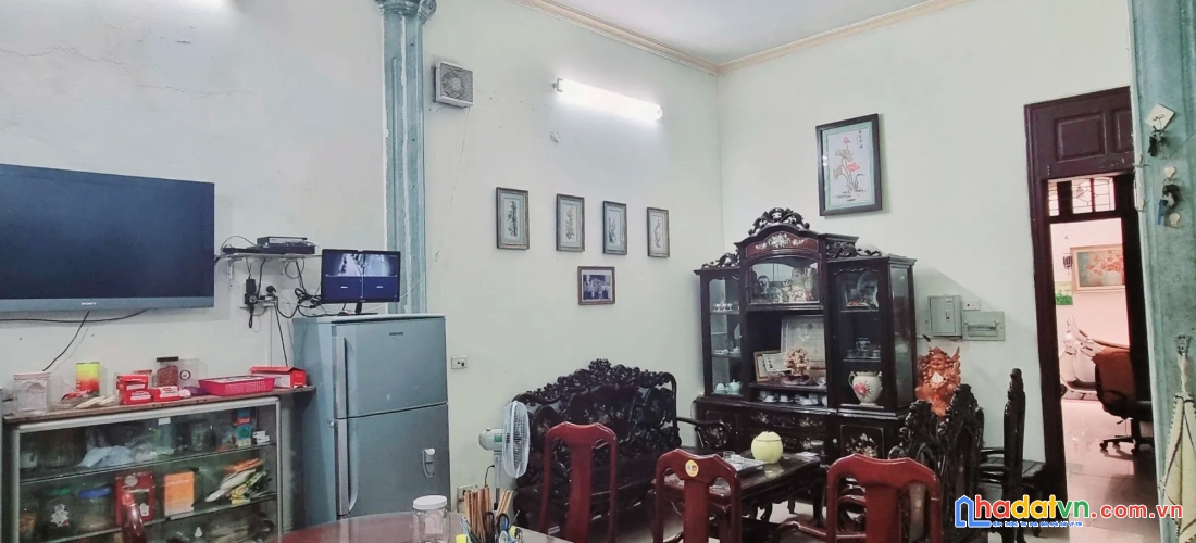 Bán nhà đường cầu giấy. cầu giấy. ô tô. dt 161m2. mt 7.7m. 4 tầng. giá 45.8 tỷ.